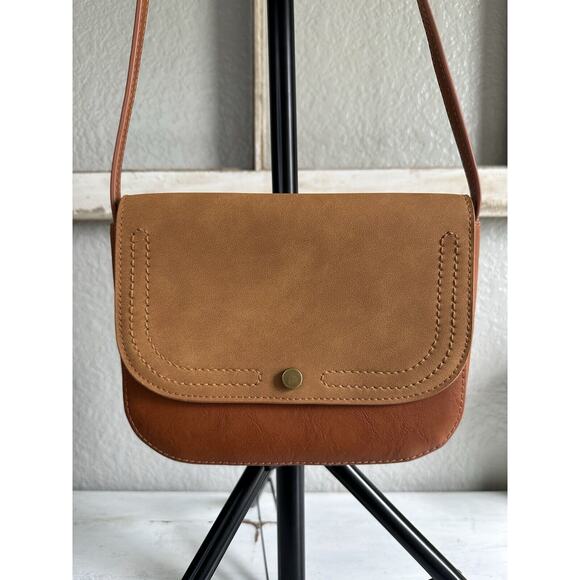 Universal Thread Handbags - Universal Thread Crossbody Bag Womens Brown/Tan Purse Zip Closure Faux Suede